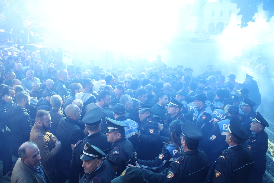 FNSH-Protesta-Parlamenti-Unaza-Re1
