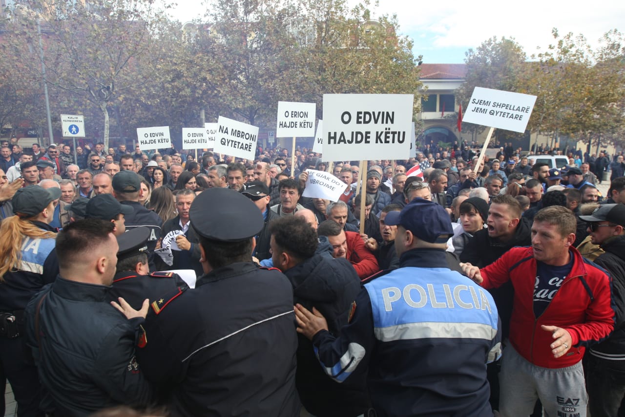 Protesta-Unaza-re-para-parlamentit1