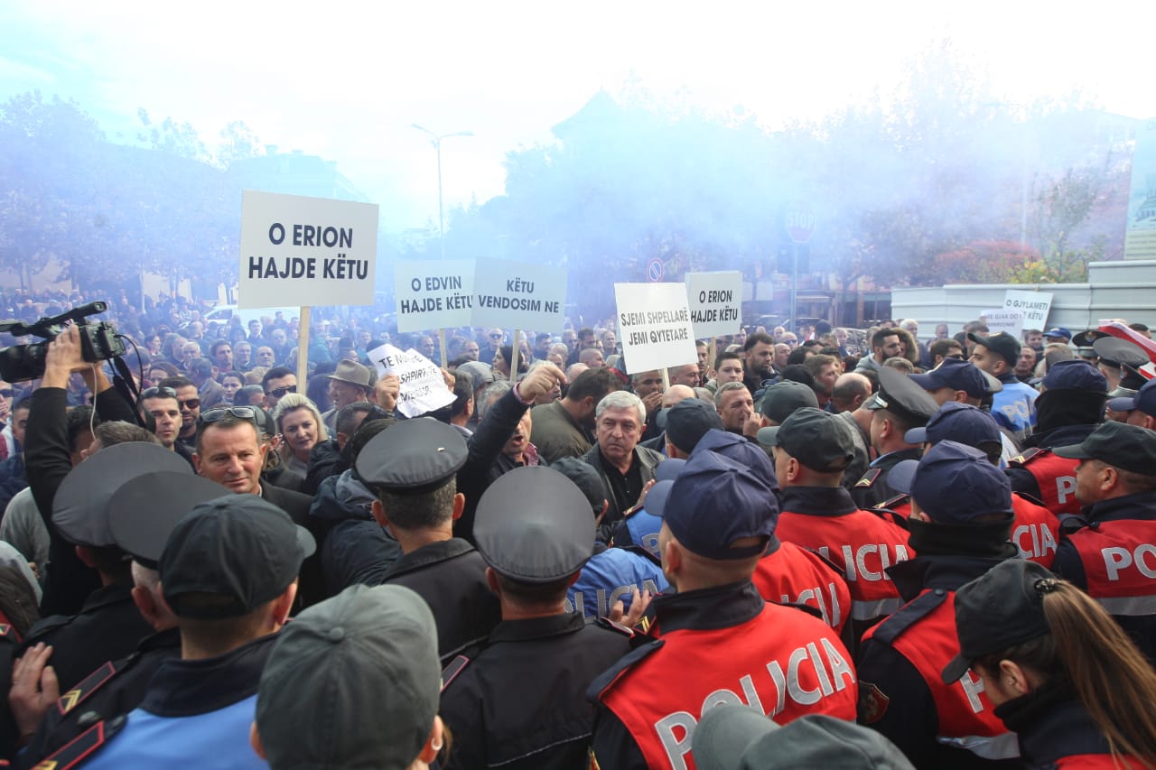 Protesta-Unaza-re-para-parlamentit10
