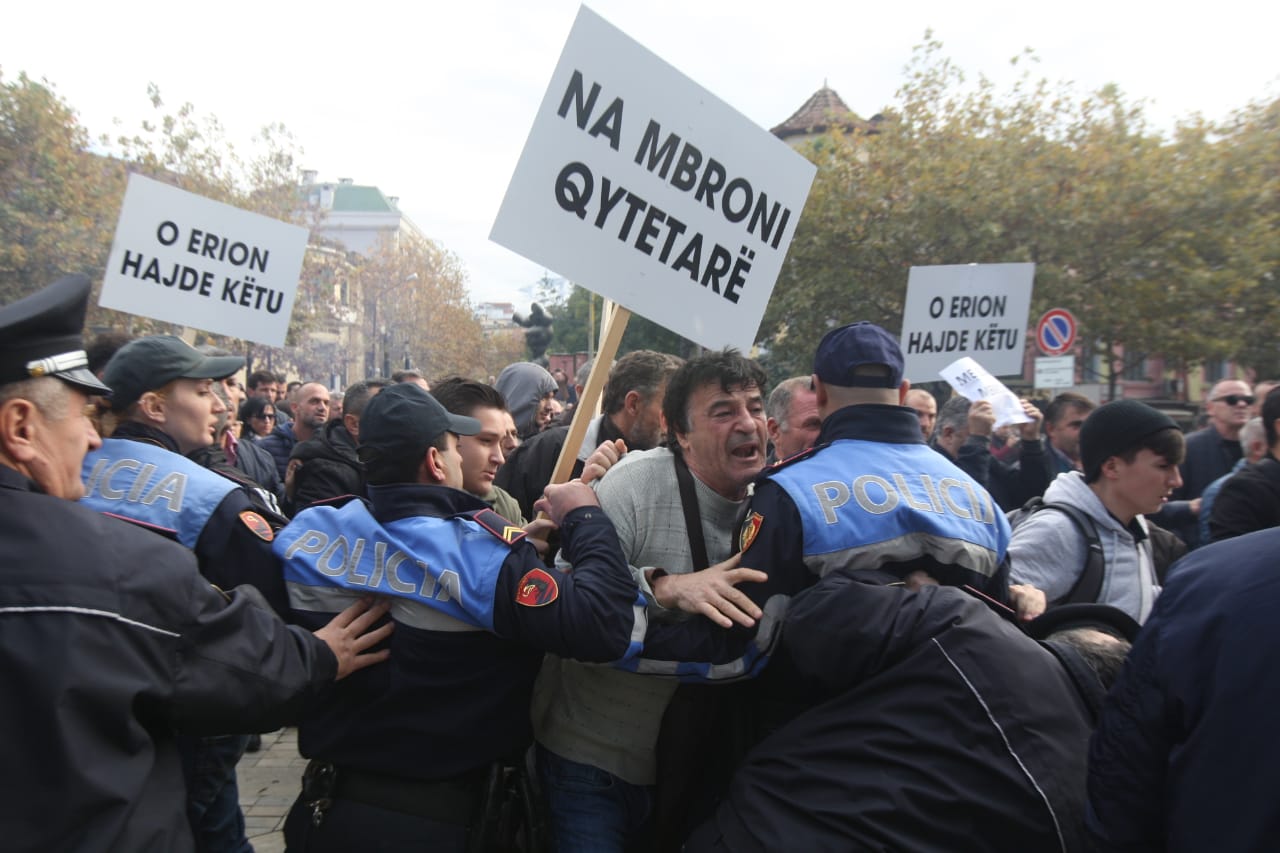 Protesta-Unaza-re-para-parlamentit5
