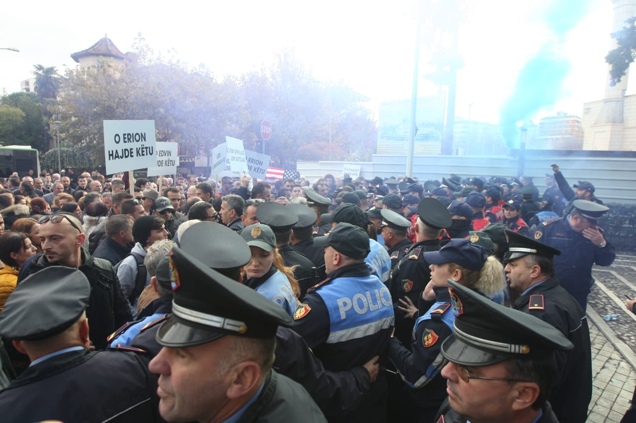 Protesta-Unaza-re-para-parlamentit7