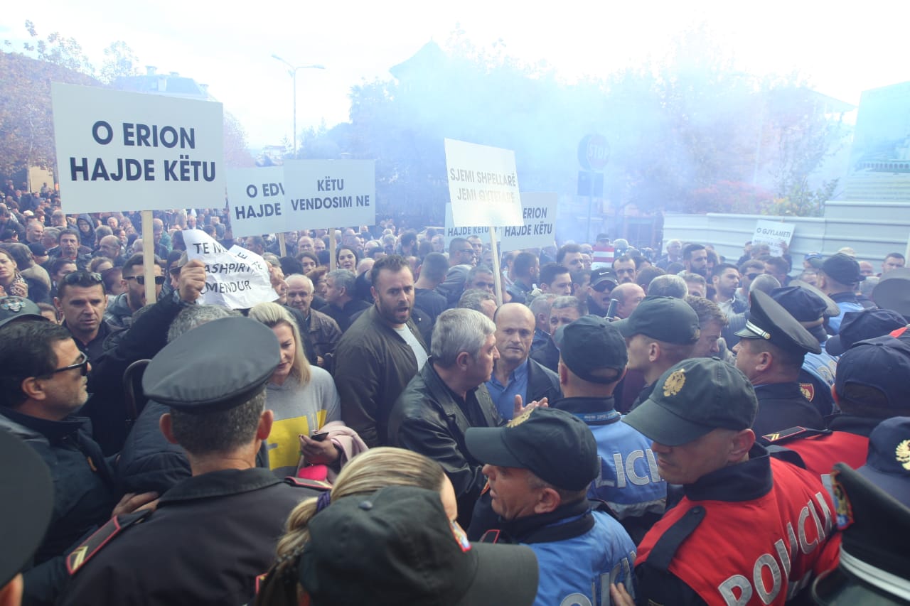 Protesta-Unaza-re-para-parlamentit8