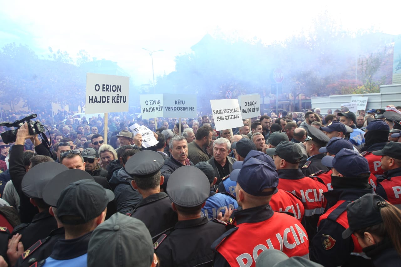 Protesta-Unaza-re-para-parlamentit9