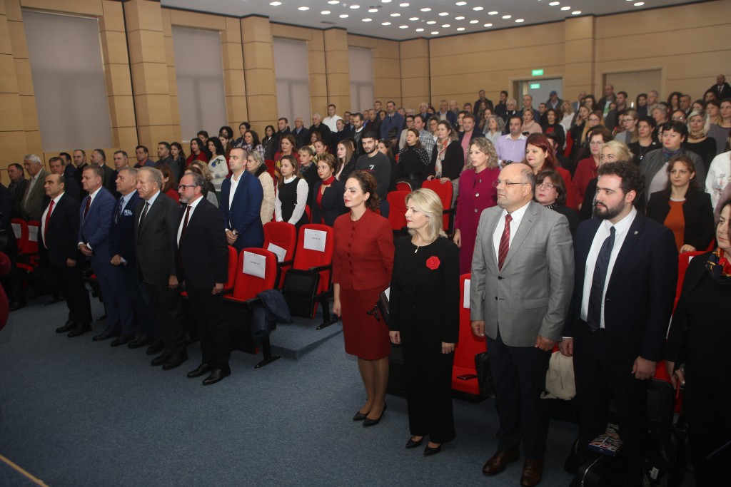 Shefi i diplomacise kosovare dhe zevendeskryeministri i pare, z. Behgjet Pacolli.3jpg