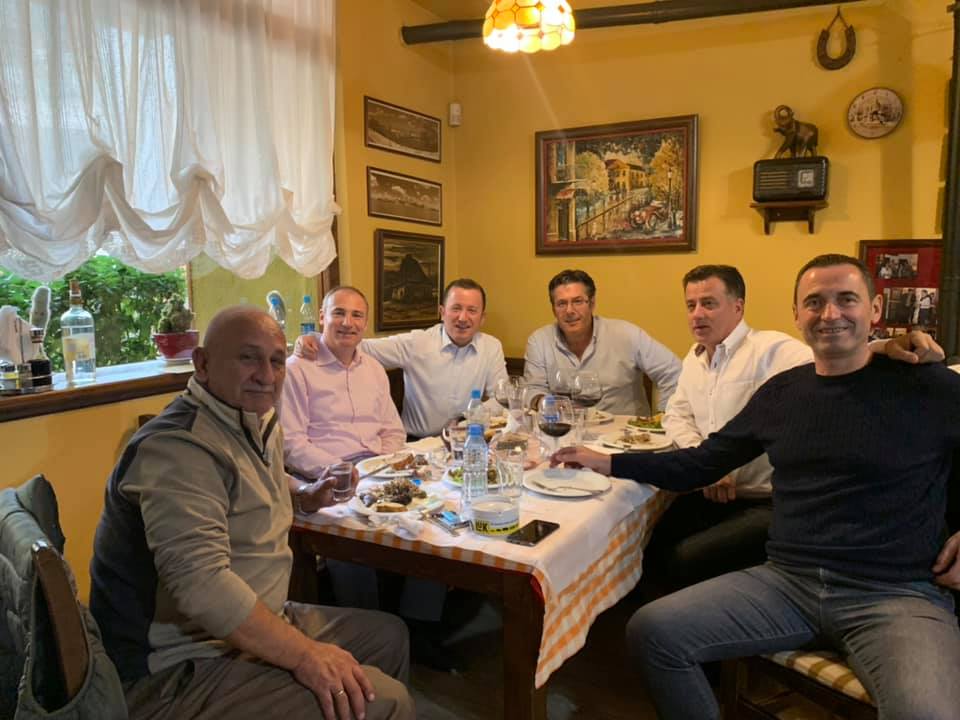deputetet e PD raki dhe qofte