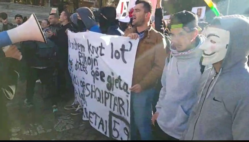 DITA 6 PROTESTA STUDETN