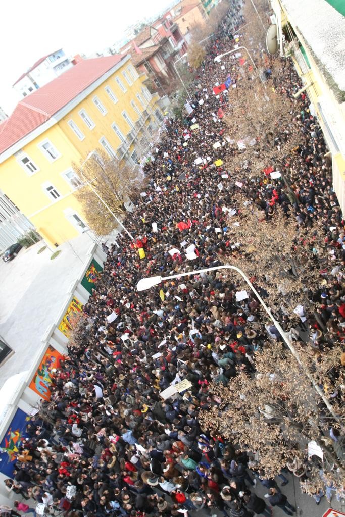 studentet-protesta-rruga-durresit