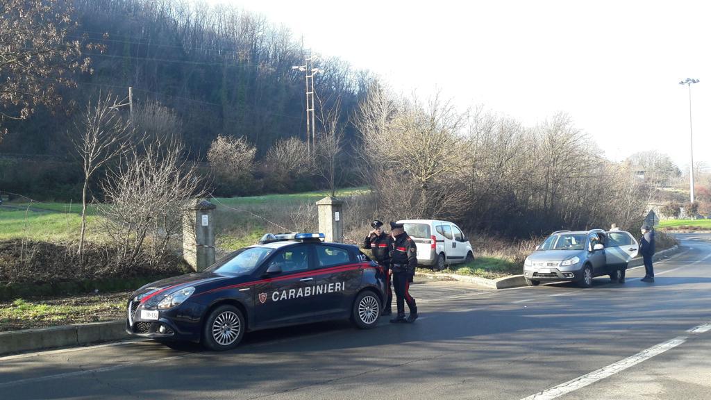 Një patrullë carabinieri pranë fushës ku u gjet trupi i Garitta