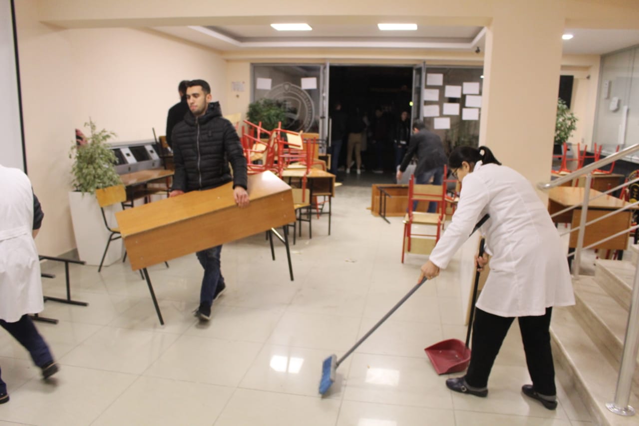 Studentët e Juridikut i japin fund bojkotit