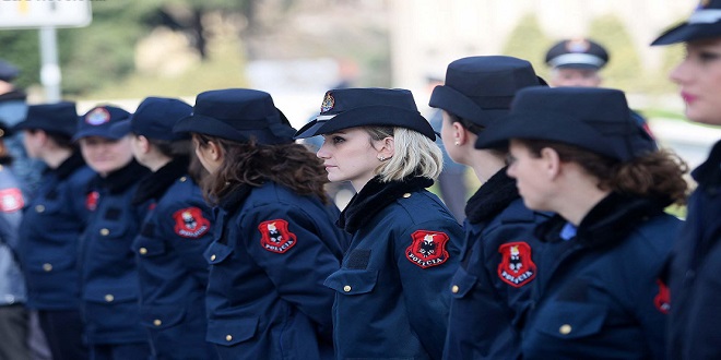 Police-femra