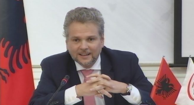 PROTESTA/ Diplomatët me një zë kundër opozitës: Ishin mirë derisa nisën të fluturonin... 1 sh