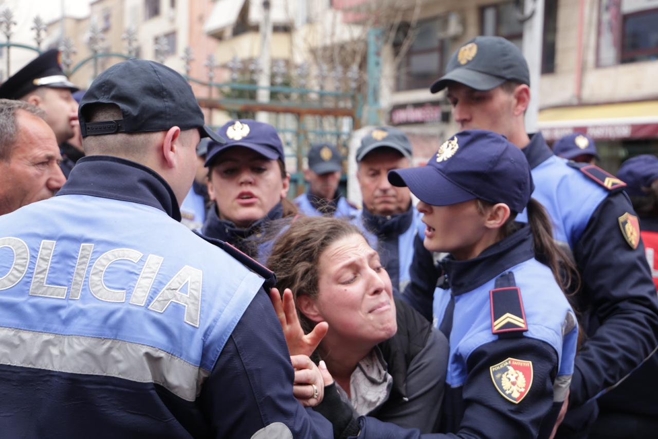 Shembja-banesave-Petro-Nini-Tirane
