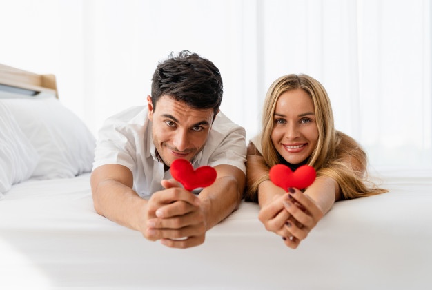 caucasian-couple-lover-happy-smiling-holding-red-heart-hands_38716-219