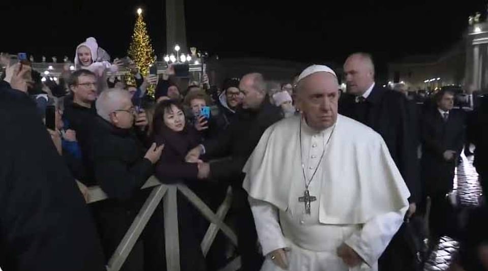 22852496-7842615-The_pope_looked_very_upset_after_the_incident_today_in_St_Peter_-a-49_1577889567807