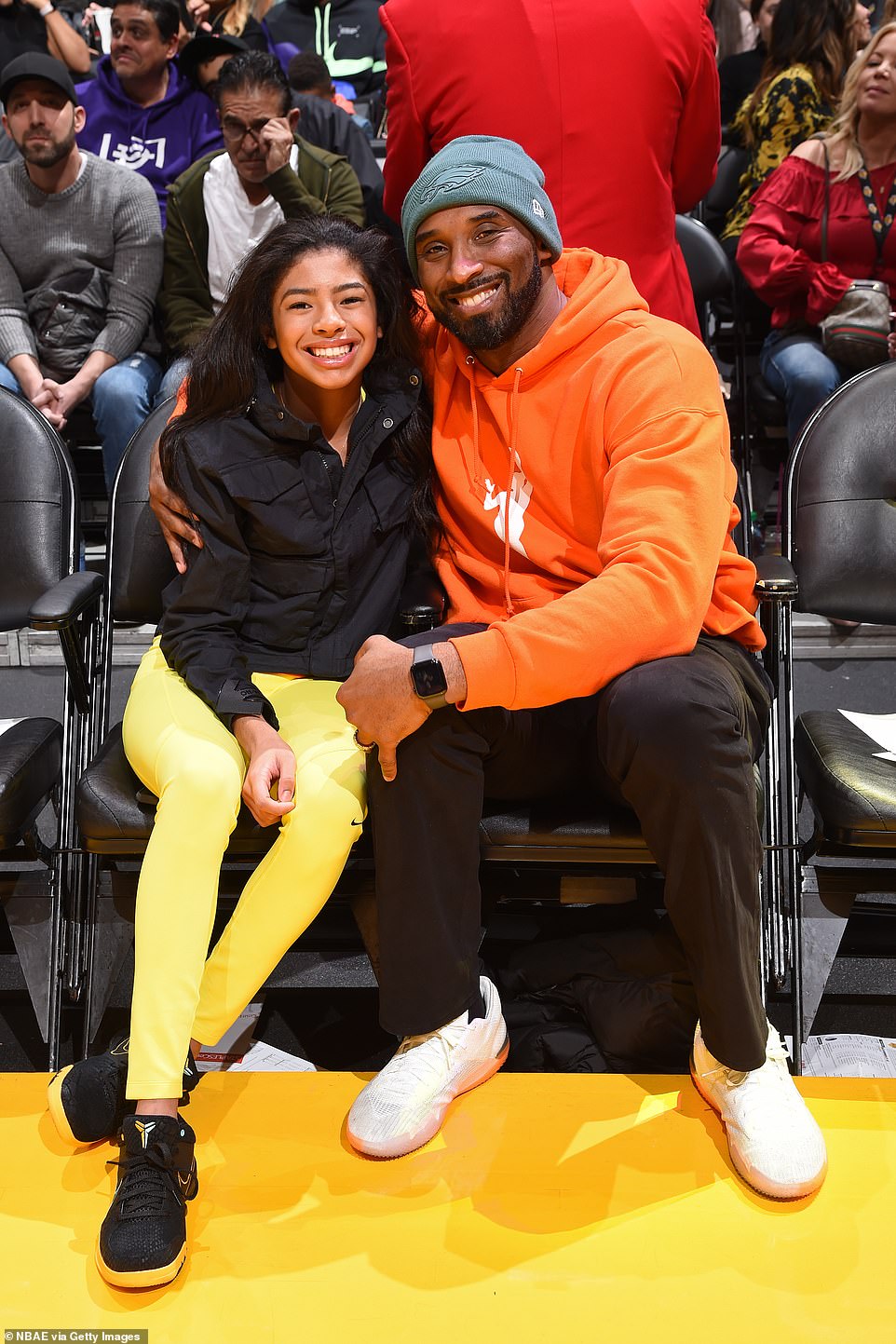 23901616-7931909-Kobe_Bryant_his_13_year_old_daughter_Gianna_pictured_together_in-a-116_1580073311118