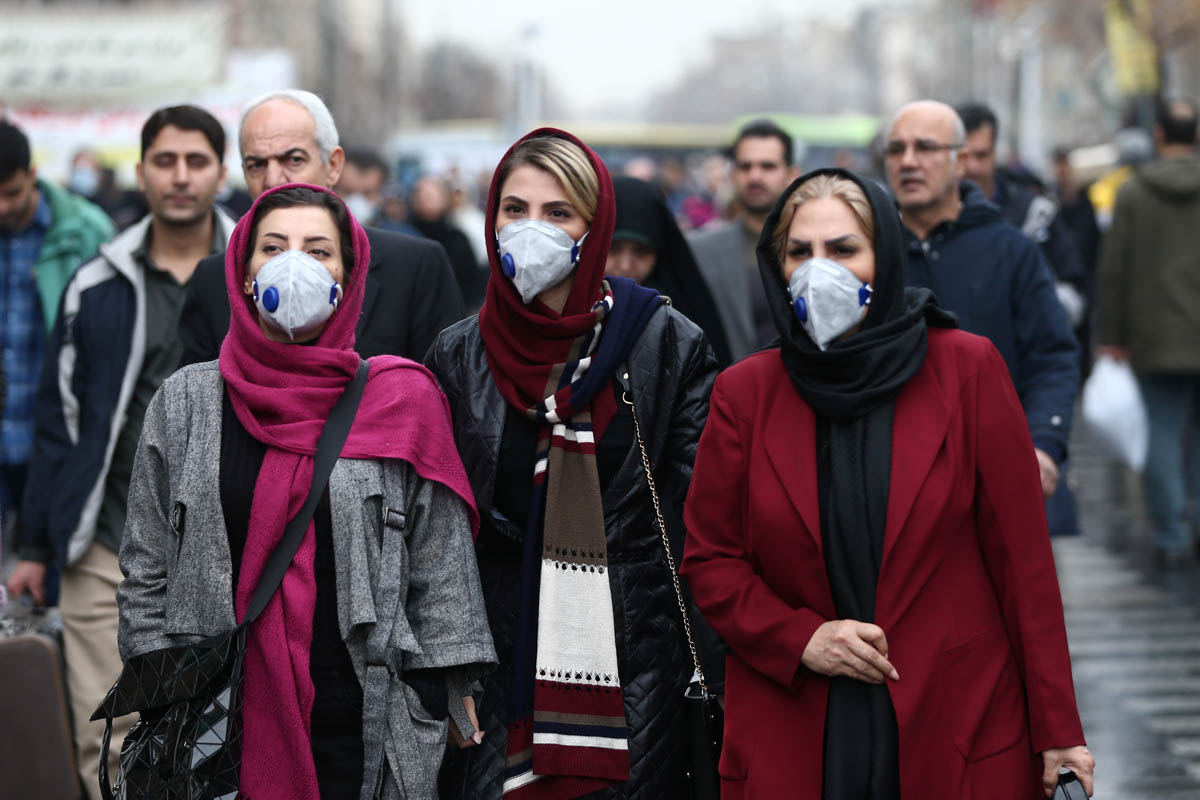 Iranian women wearing protective masks to prevent contracting a coronavirus walk at Grand Bazaar in Tehran, Iran February 20, 2020. WANA (West Asia News Agency)/Nazanin Tabatabaee via REUTERS ATTENTION EDITORS - THIS IMAGE HAS BEEN SUPPLIED BY A THIRD PARTY. - RC2D4F97HCHZ