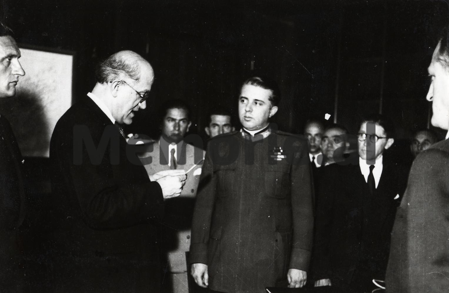E-Hoxha-me-perfaqesuesin-jugosllav-simic-1946