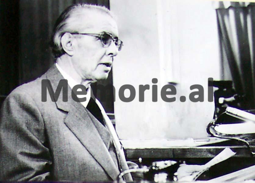 enver-hoxha-1982_8077