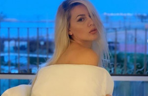 Si të ruash linjat gjatë shtatzënisë? Olta Gixhari zbulon sekretin tek Jonida Vokshi dhe publikon fotot me barkun e rrumbullakosur