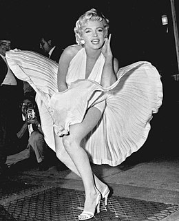 260px-Marilyn_Monroe_photo_pose_Seven_Year_Itch