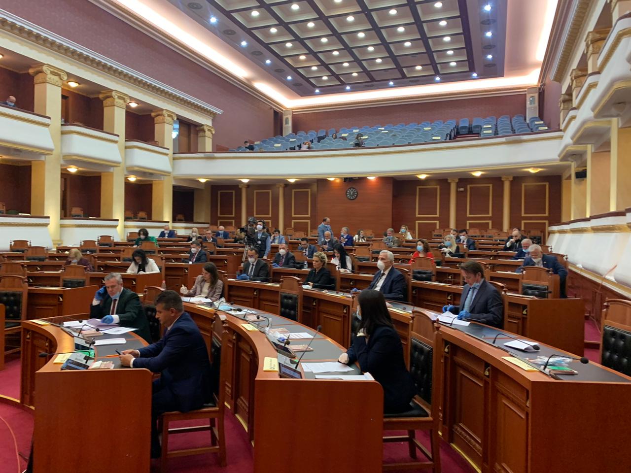 Parlamenti-opozita-e-re1