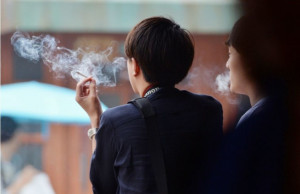 Japoni, bien ndjeshëm shitjet e cigareve