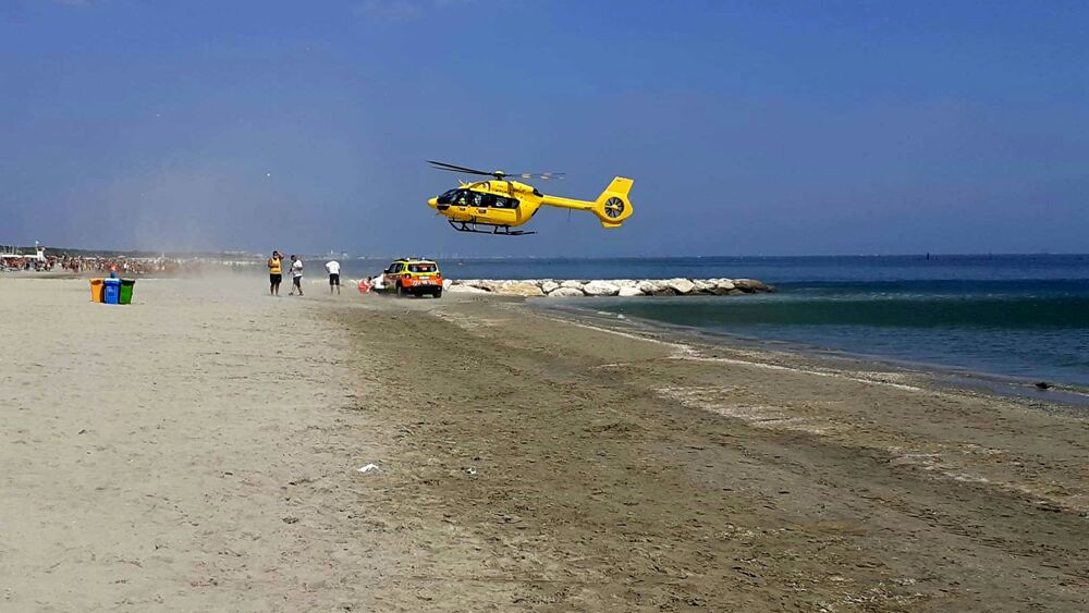 elicottero-elimedica-spiaggia-mare