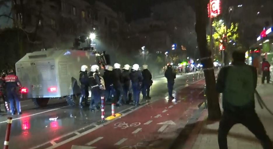 policia largon protestuesit-zona presidences