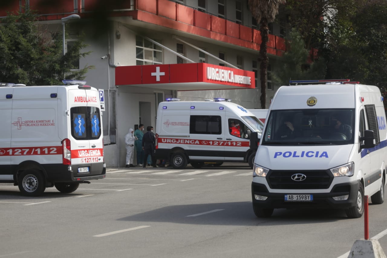 spitali infektiv-covid-te-burgosur-ambulance (10)