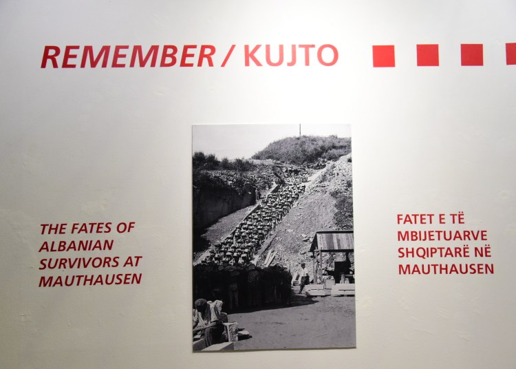 DMO-organizoi-nje-ekspozite-ne-perkujtim-te-viktimave-dhe-te-te-mbijetuarve-nga-kampi-Mathausen-ne-Austri