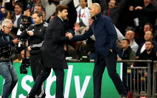Tottenham Hotspur manager Mauricio Pochettino (left) and Real Madrid manager Zinedine Zidane (right) shake hands during the UEFA Champions League, Group H match at Wembley Stadium, London on 1st November 2017 Photo : PA Images / Icon Sport