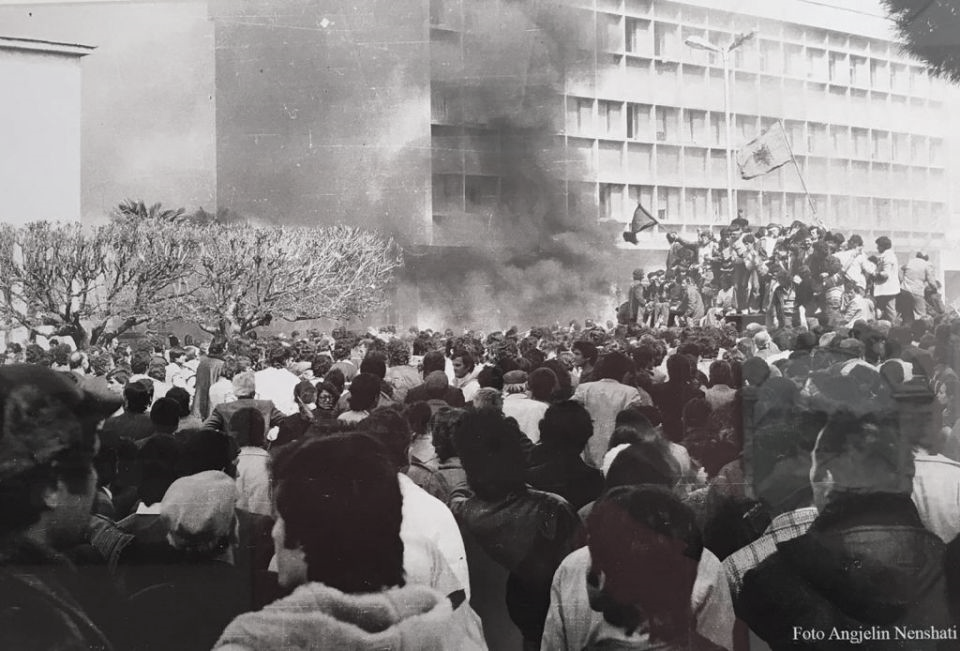 2-Prill-1991-Komiteti-Partise-duke-u-djegur