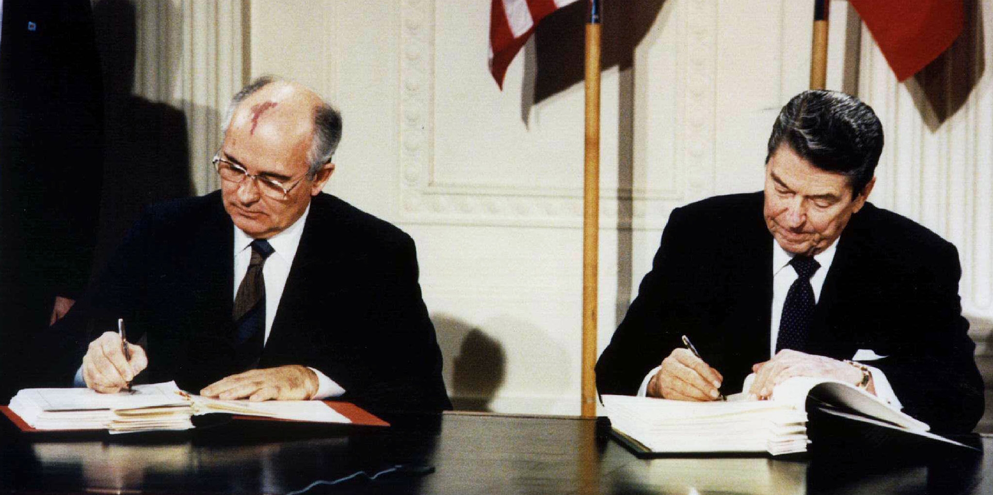 mikhail-gorbachev-ronald-reagan-nuclear-treaty-1