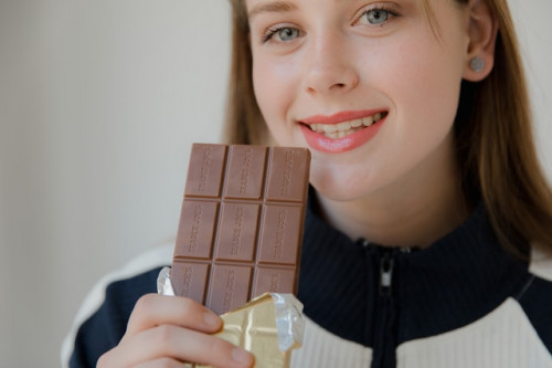 science-times-eating-dark-chocolates-3x-a-day-can-uplift-one-s-mood-new-study-suggests-30g-a-day-can-make-a-person-happier