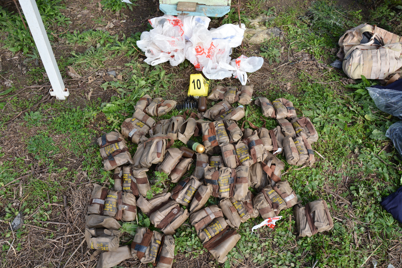 Ervis Martinaj-Kontroll-banesa-arsenal-rames-koshere-bletesh-bomba-Martinaj-martinajt-Policia-FNSH (5)