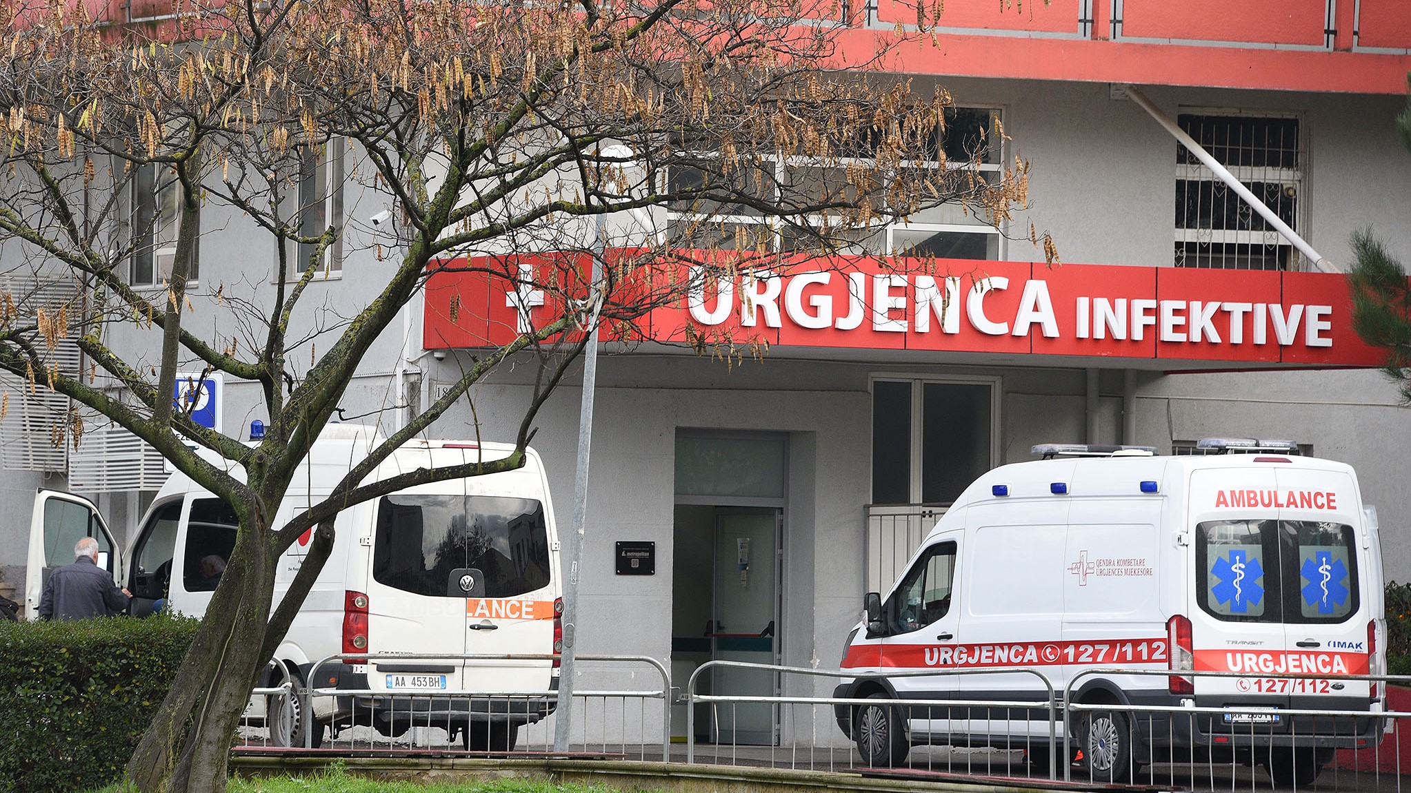 Ambulanca prane Sherbimit Infektiv ne Qendren Spitalore Universitare Nene Tereza, QSUT, i cili eshte kthyer ne karantine, dhe ka marre emrin Spitali COVID 1, nderkohe qe varianti i ri i Covid-19, i njohur si Omicron eshte konfirmuar ne Shqiperi dhe ka sjelle rritje te ndjeshme te infektimeve. /r/n/r/nAmbulances near the Infectious Diseases Service at the Mother Teresa University Hospital Center, QSUT, which has turned to quarantine, and has been renamed COVID 1 Hospital, while the new variant of Covid-19, known as Omicron is confirmed in Albania and has led to a significant increase in infections.