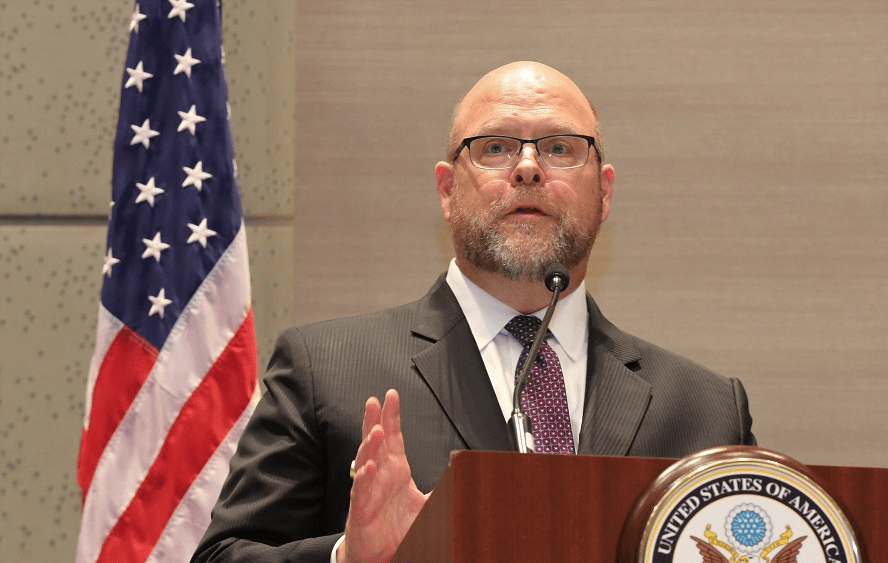 Ambasadori i SHBA-së, Jeffrey Hovenier