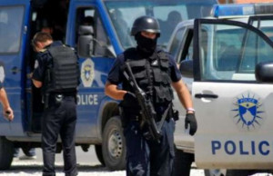 largea_mitrovice-veriu-policia-e-kosoves-njesia-speciale-rosu-26-korrik-2011r-laura-hasani-1374821567-890x3951412147494-1