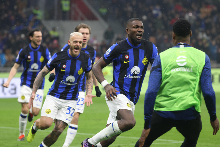 Historike për Serinë A  Interi fiton titullin në derbin me Milanin dhe vendos yllin e dytë në fanellë