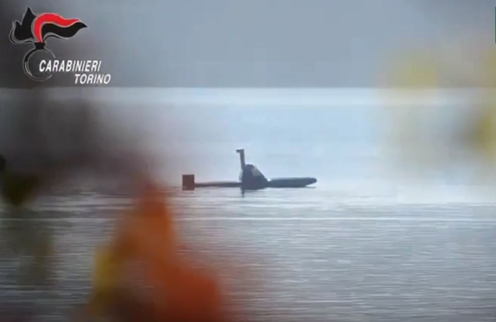 VIDEO  Trafik droge me mini nëndetëse  policia italiane publikon pamjet e operacionit  Grupi që drejtohej nga dy shqiptarë po testonin mjetin lundrues