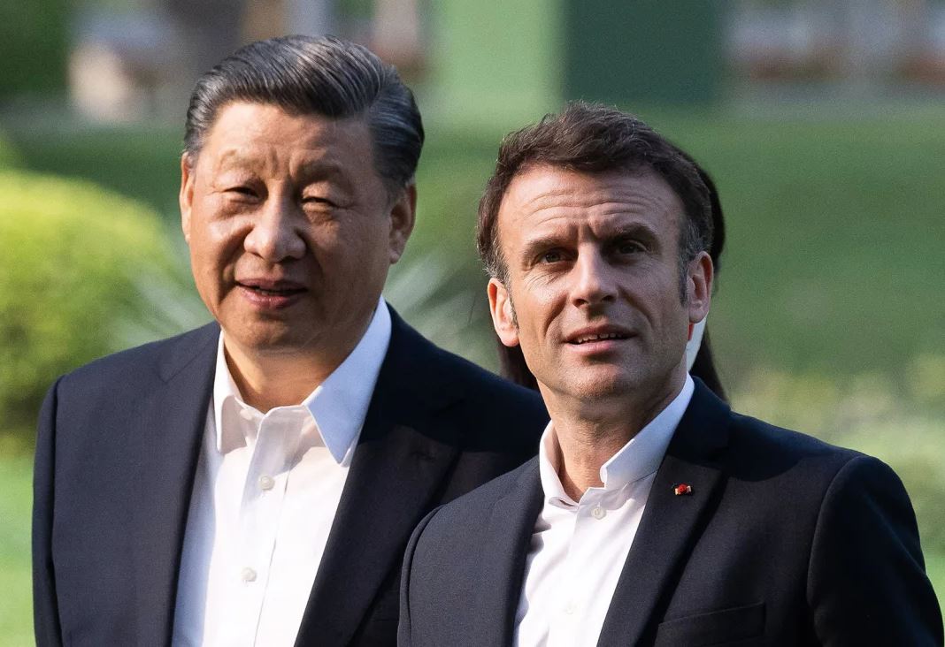 Presidenti kinez Xi Jinping dhe presidenti francez Emmanuel Macron vizitojnë një kopsht në Guangdong gjatë vizitës shtetërore të Macron në Kinë prillin e kaluar