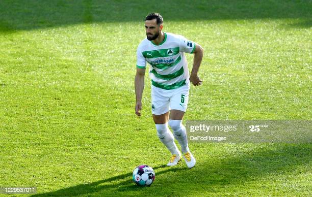 BOCHUM, GERMANY - NOVEMBER 07: (BILD ZEITUNG OUT) Mergim Mavraj of Greuther Fuerth controls the ball during the Second Bundesliga match between VfL Bochum 1848 and SpVgg Greuther Fuerth at Vonovia Ruhrstadion on November 7, 2020 in Bochum, Germany. (Photo by Ralf Treese/DeFodi Images via Getty Images)