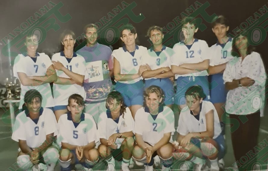Dinamo e vajzave të volejbollit, me trajner Leonard Tasen bashkë me motrën e tij, Ela Tase