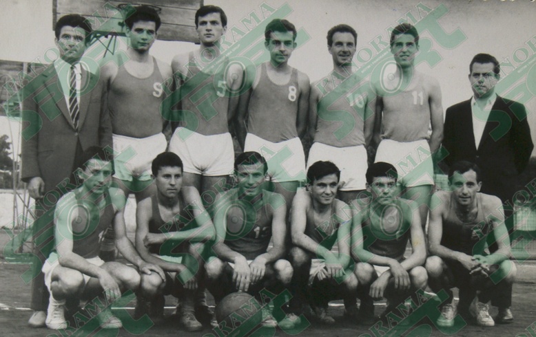 17 Nëntori basketboll djem 1965, trajner Feti Borova, vëllai i tij Faruk Borova, i treti ulur nga e djathta