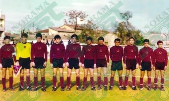Shqipëria U-18 në Larnaka të Qipros. Nga e majta në të djathtë: Demollari, Shkurti, Iliadhi, Pashaj, Gega, Rrapo, Kushta, Raxhimi, Josa, Gjergji dhe Zhupa.