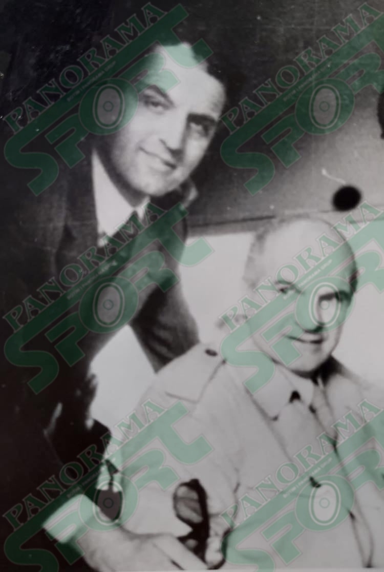 Sandro Ciotti dhe Besnik Dizdari në kabinën e transmetimit radiofonik të Stadiumit Kombëtar “Qemal Stafa” për ndeshjen e “Shpresave”, Shqipëri-Itali, 14 marsit 1984