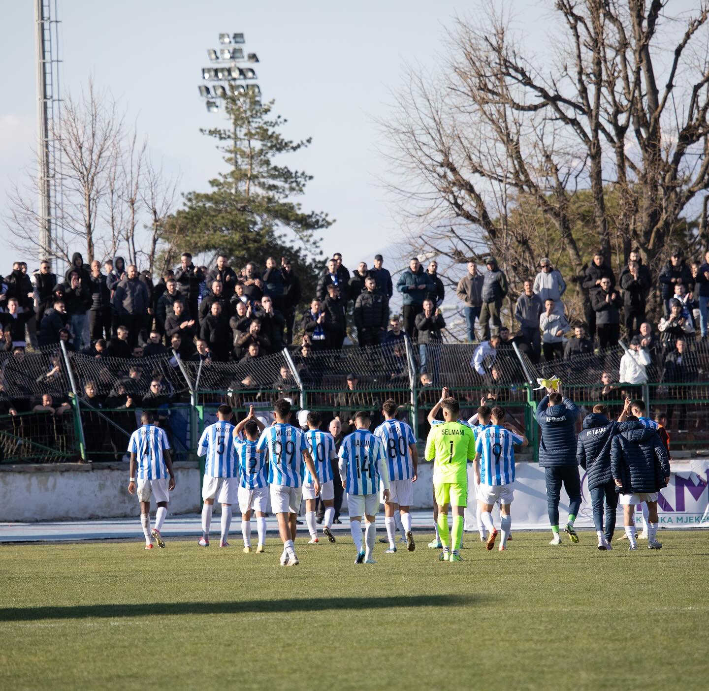 Tifozet e Tiranes ne Korce