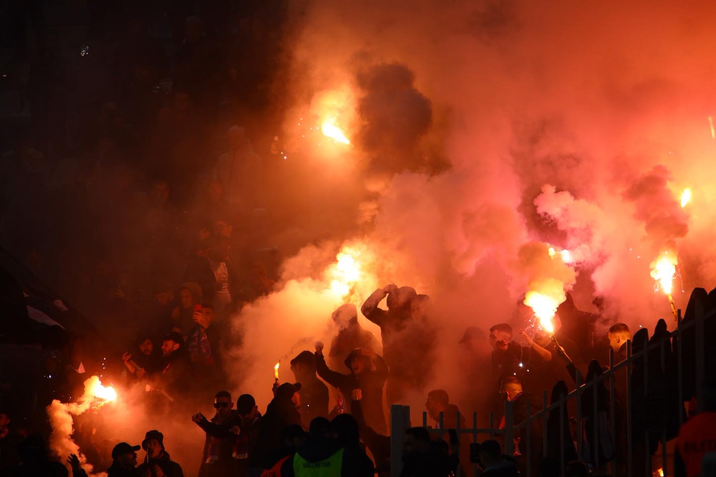 Vllaznia tifozet