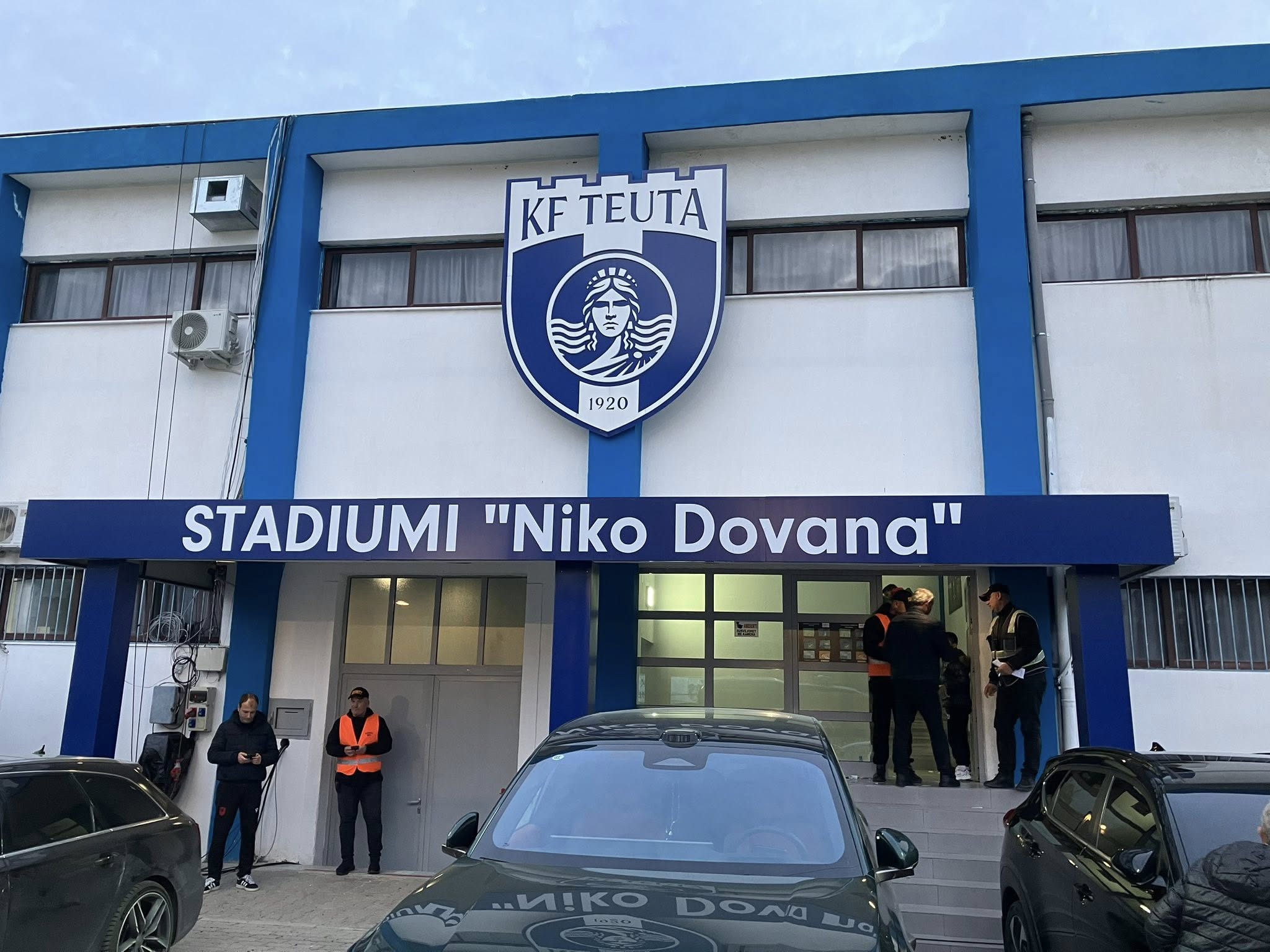 teuta niko dovana