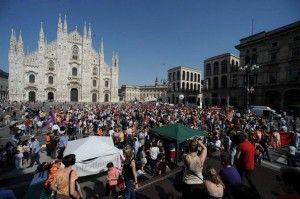 880151 FESTEGGIAMENTI PER PISAPIA IN PIAZZA DUOMO